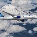 United Airlines Boeing 787-10 and Mt. Rainier